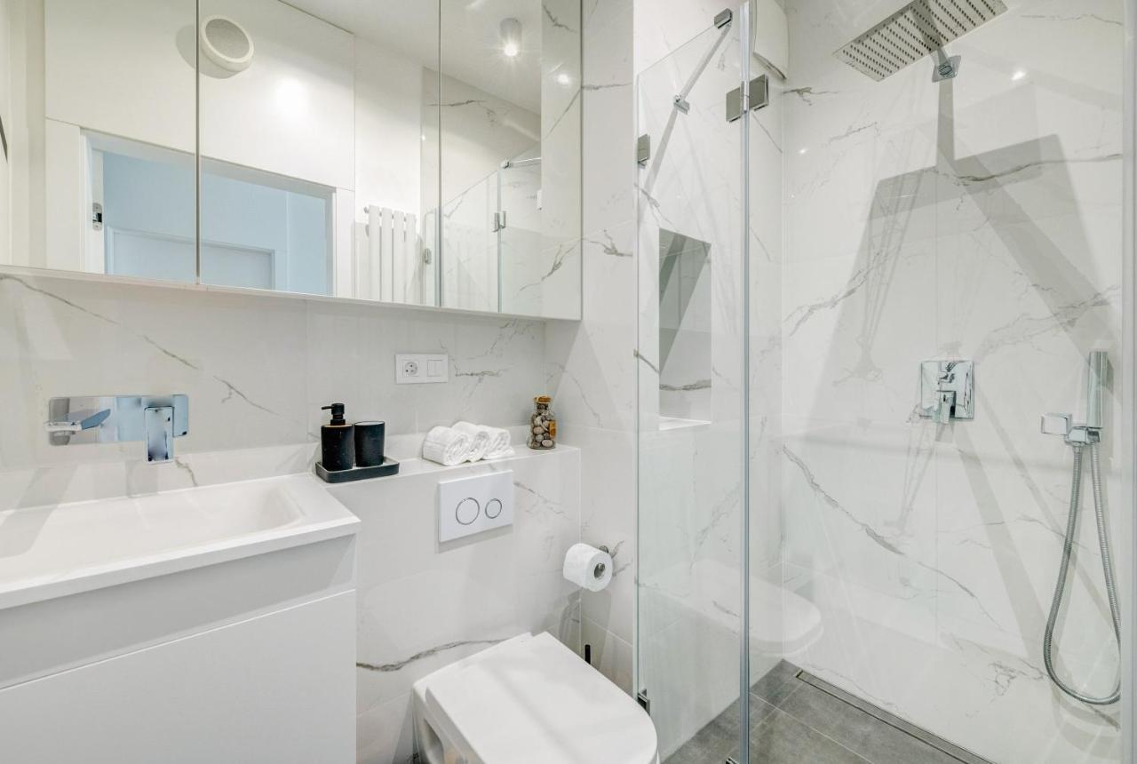The Black Crane Apartment Гданск Екстериор снимка
